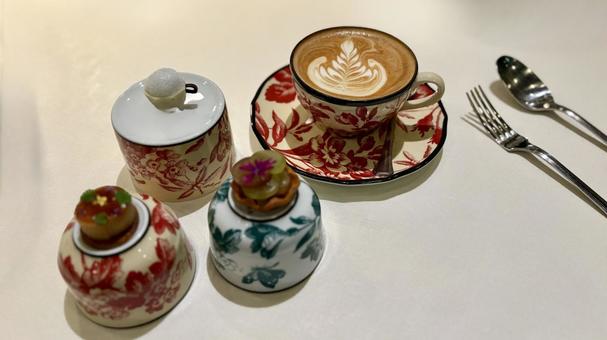 カフェラテとスイーツ カフェラテ,コーヒー,スイーツの写真素材