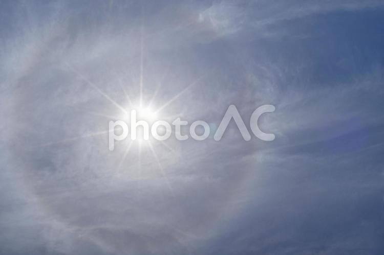 ハロ ハロ,太陽,雲の写真素材