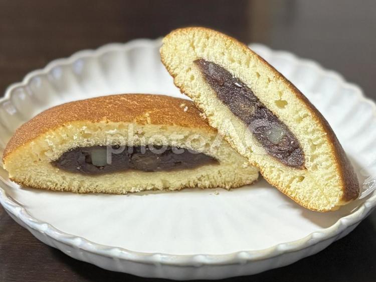栗入りのどら焼き どら焼き,どらやき,ドラ焼きの写真素材