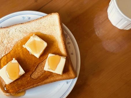 蜂蜜とバターのトースト 蜂蜜とバターのトースト 蜂蜜,パン,食パンの写真素材