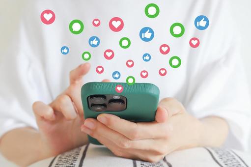 SNS投稿 コミュニケーション SNS投稿 コミュニケーション sns,コミュニケーション,スマートフォンの写真素材