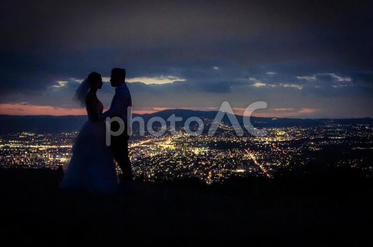 ウェディング　シルエット② ウェディング,夜景,結婚の写真素材