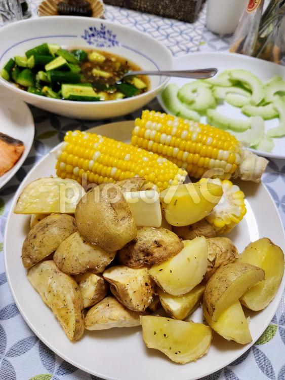 コーンとジャガイモ ジャガイモ,トウモロコシ,コーンの写真素材