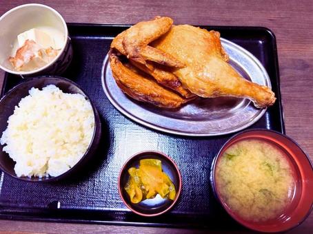 ジューシー手羽先唐揚げ定食 ジューシー手羽先唐揚げ定食の写真