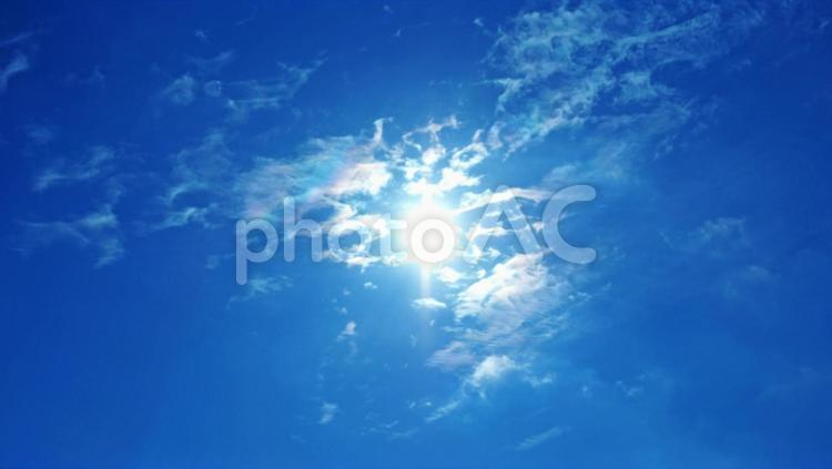 太陽の近くに出現した美しい彩雲 2 彩雲,太陽,青空の写真素材