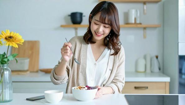 健康的で美しい女性の朝食風景 健康的で美しい女性の朝食風景の写真