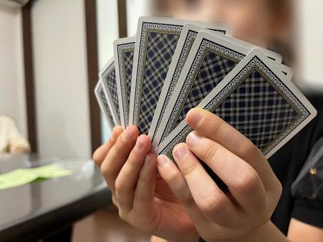 トランプを持つ手 トランプ,カード,ゲームの写真素材