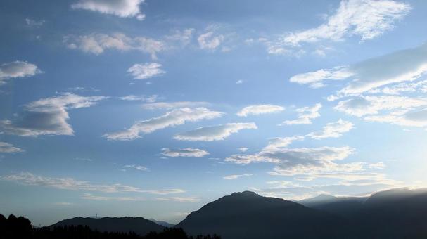 夏の朝の白馬村の空 夏の朝の白馬村の空の写真