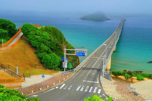 霧の角島大橋 霧の角島大橋 角島大橋,角島,橋の写真素材