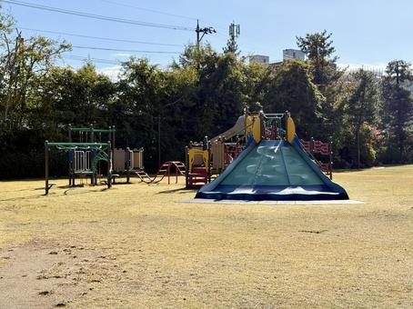 秋の昼間　福井少年運動公園　遊具 秋,福井少年運動公園,芝生の写真素材
