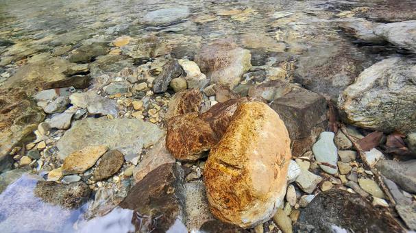水が澄んでいる川 水が澄んでいる川 川,アウトドア,風景の写真素材