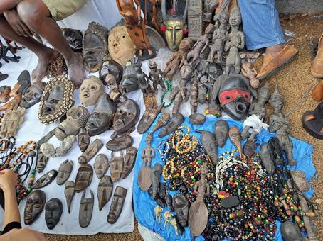 異国旅アフリカバザー木彫り民芸品 異国旅アフリカバザー木彫り民芸品 魔除け,アフリカ旅,海外バザーの写真素材