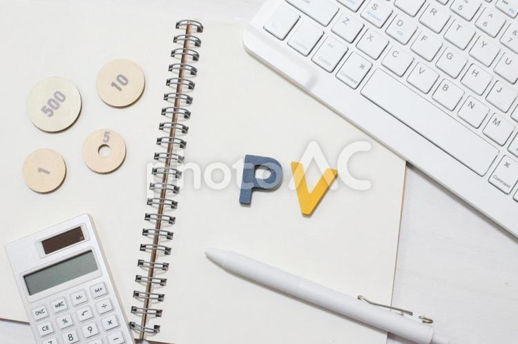 PVの文字とビジネス用品② pv,ページビュー,アナリティクスの写真素材