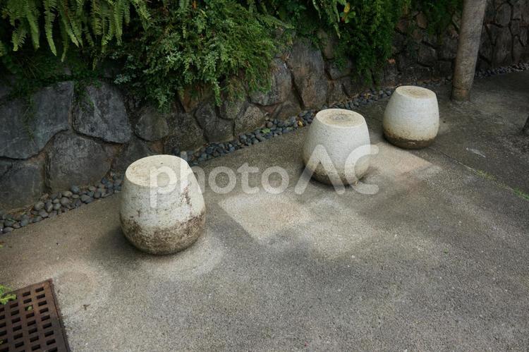 庭園の石のスツール ベンチ,イス,椅子の写真素材