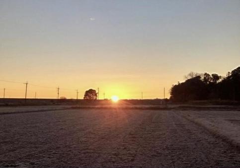 太陽が沈む風景 太陽が沈む風景の写真