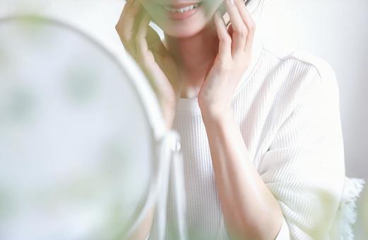 スキンケア　アンチエイジングイメージ スキンケア,アンチエイジング,エイジングケアの写真素材