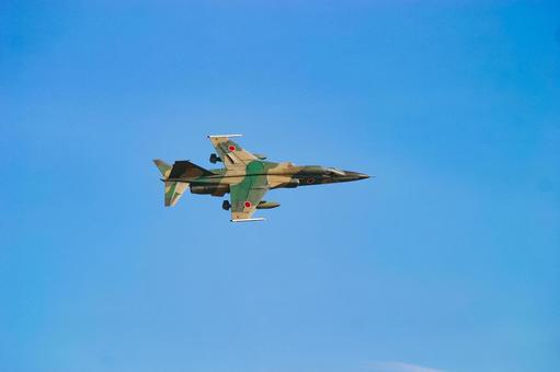 飛行する航空自衛隊の戦闘機F-1 飛行する航空自衛隊の戦闘機F-1 自衛隊,航空自衛隊,ミリタリーの写真素材