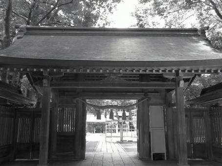 富山県-雄山神社-前立社壇-東神門-白黒 富山県-雄山神社-前立社壇-東神門-白黒の写真
