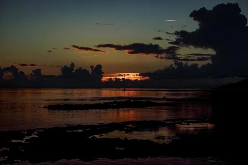 <素材>夏の夕暮れの海の風景 <素材>夏の夕暮れの海の風景の写真
