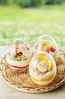 イースターエッグスイーツ-卵型ミニケーキ イースターエッグスイーツ-卵型ミニケーキの写真