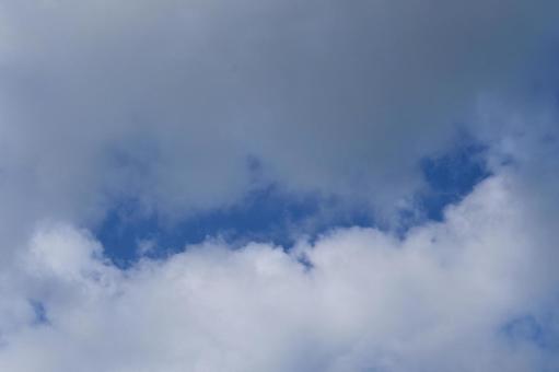 青空と雲の隙間 青空と雲の隙間の写真