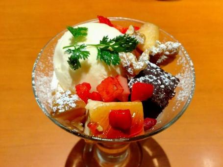 パフェ パフェ パフェ,フルーツパフェ,フルーツの写真素材