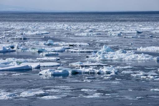 流氷が漂うオホーツク海 流氷が漂うオホーツク海 流氷原,流氷,北海道の写真素材