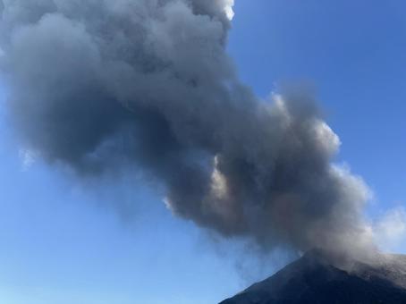 有村溶岩展望所から見る桜島の噴火 桜島,噴火,噴煙の写真素材
