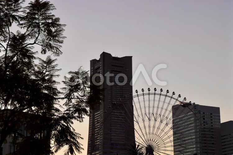 夕暮れのみなとみらい みなとみらい,ランドマークタワー,観覧車の写真素材