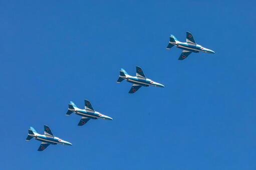 ブルーインパルス ブルーインパルス,空自,曲技飛行の写真素材