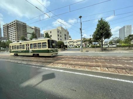 【風景写真】広島市内の風景 【風景写真】広島市内の風景 広島市,車窓,路面電車の写真素材