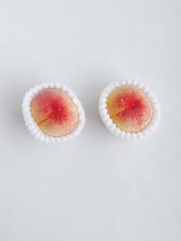 Peaches with net (2 pieces, vertical), JPG Peaches with net (2 pieces, vertical), JPG