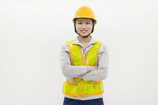 反射ベストを着た作業服の女性 反射ベストを着た作業服の女性 女性,作業員,ヘルメットの写真素材