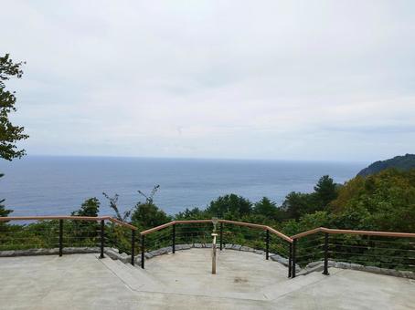 北三陸からみる太平洋 北三陸からみる太平洋 海,地平線,木の写真素材