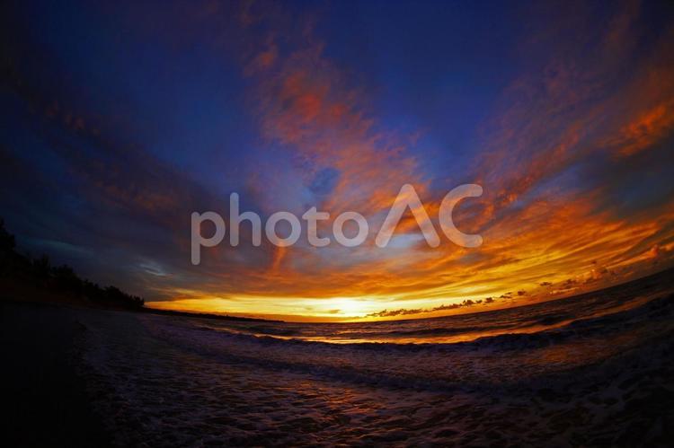 オーストラリア　ダーウィンの海 海,夕方,夕焼けの写真素材