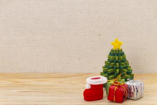 クリスマス　ツリーとブーツとプレゼント クリスマス,木,冬の写真素材