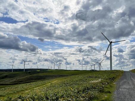 宗谷丘陵・風力発電所02 宗谷,丘陵,白い道の写真素材