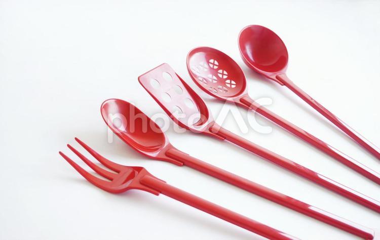 赤いお洒落なキッチンツール　お玉、ヘラ キッチン,調理器具,キッチン用品の写真素材