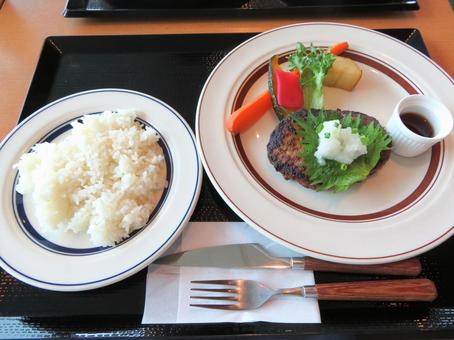 和風ハンバーグセット 和風ハンバーグセット 和風ハンバーグ,ハンバーグ,肉料理の写真素材