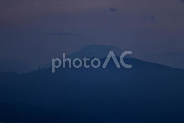 梅雨時の夕景の一コマ 自然,風景,季節の写真素材