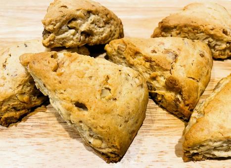 手作りスコーン(ホワイトチョコ胡桃)38 手作りスコーン(ホワイトチョコ胡桃)38 スコーン,手作り,ホワイトチョコの写真素材