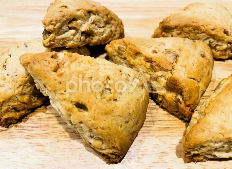 手作りスコーン（ホワイトチョコ胡桃）３８ スコーン,手作り,ホワイトチョコの写真素材