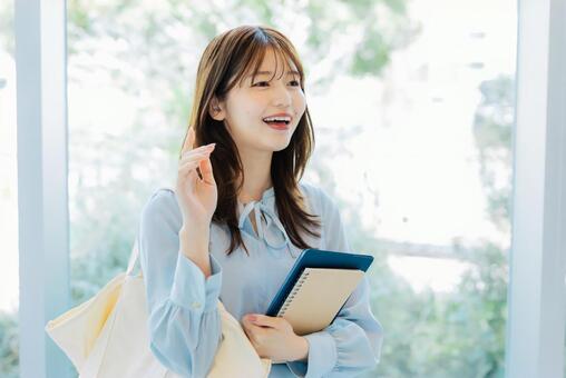 笑顔の女子大生 女性,大学生,笑顔の写真素材
