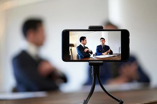 Business dialogue A businessman who shoots a video, JPG Business dialogue A businessman who shoots a video, व्यापार, youtuber, डिलीवरी वीडियो, JPG