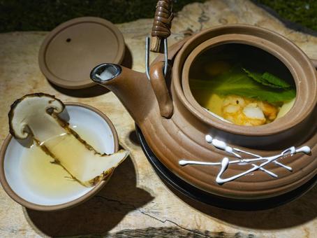 香り豊かな松茸土瓶蒸しの秋味 香り豊かな松茸土瓶蒸しの秋味 松茸,土瓶蒸し,和食の写真素材