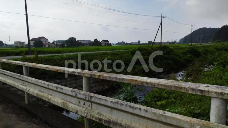 田舎の川と橋 屋外,参道,自然の風景の写真素材
