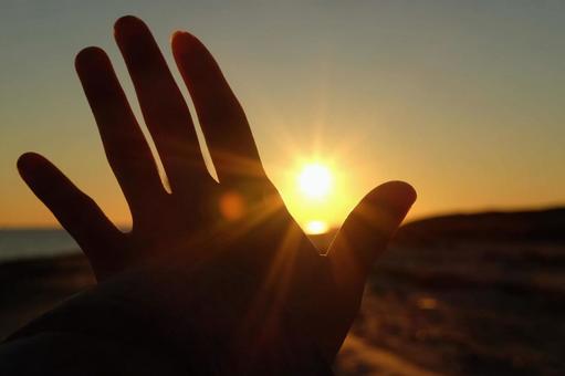 夕焼けと手のひら 夕焼けと手のひらの写真