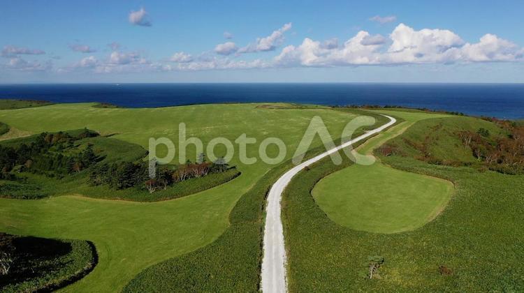 宗谷岬の奇跡　周氷河地形と白い道　最北端 北海道,宗谷岬,宗谷丘陵の写真素材