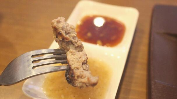 ハンバーグ　一口サイズ　 お肉,たれ,ソースの写真素材