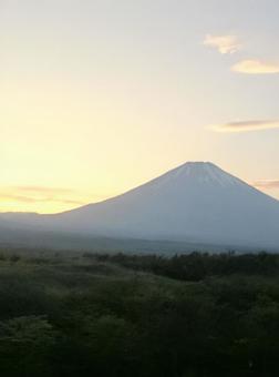 夕暮れの富士山 夕暮れの富士山の写真